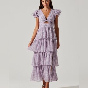 ⭐️ Anthropologie ASTR the Label Emporia Tiered V-Neck Midi Dress - Lavender
